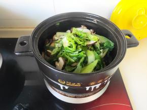 再放入青椒来回翻炒一两分钟