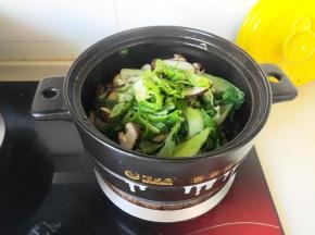 再放入青椒来回翻炒一两分钟