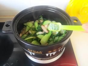 关火加入适量鸡精