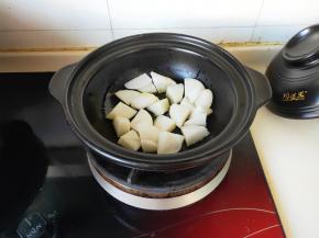 油温升起放入年糕