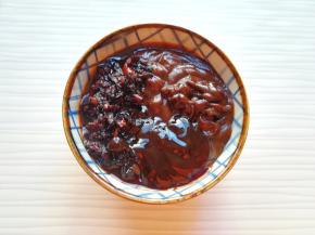 准备好黄豆酱、甜面酱、豆豉酱和蚝油。