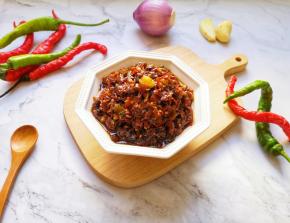 趁热装密封罐，晾凉以后冷藏保存。