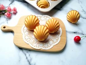 左看右看舍不得吃。