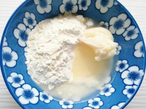 将油皮的所有食材放在一起。