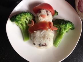 摆入西兰花做圣诞树