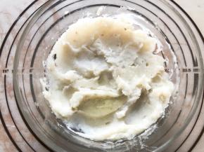 加入糖浆搅拌均匀