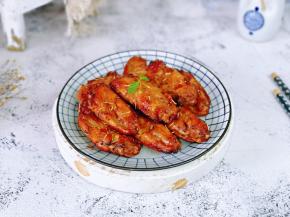 简单快手的烤鸡翅。