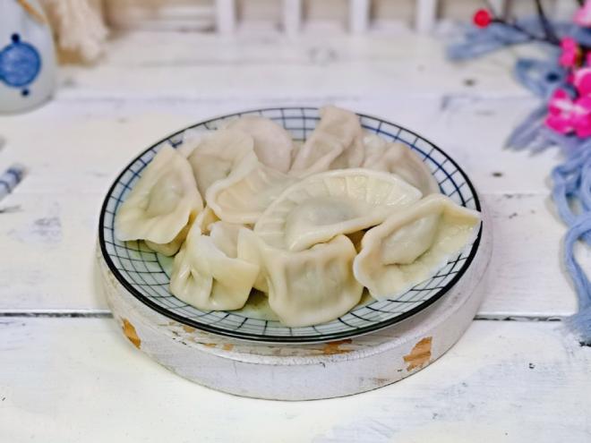 荠菜鲜肉水饺