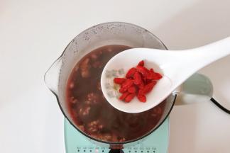 剩余1分钟加入枸杞。