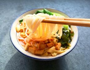 米线劲道，鸡汤味正。