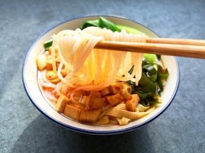 米线劲道，鸡汤味正。