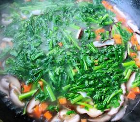 放入茼蒿段中火即可