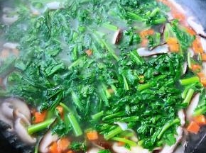 放入茼蒿段中火即可