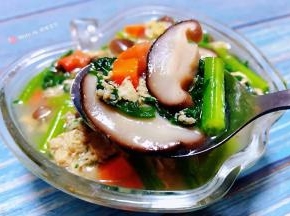 这个汤水营养丰富适合各类人群食用