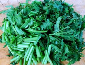 茼蒿洗净切成小段