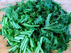 茼蒿洗净切成小段