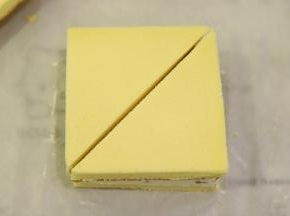 切成三角形。