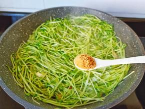 加点鸡精提鲜。