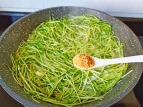 加点鸡精提鲜。