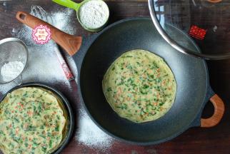 芹菜鸡蛋早餐饼就做好了，非常简单，用不了20分钟，都够一家三口吃了。