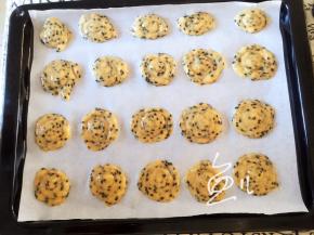 将面糊挤在烤盘上