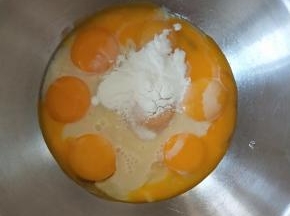 5、内陷A材料拌匀。