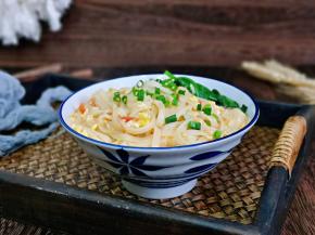 盛出装盘，撒上葱花。