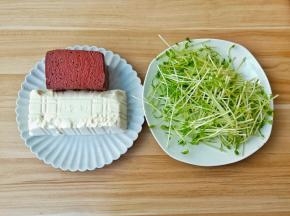 趁着豆苗上市季节来做一个羹。