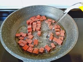 加入适量的清水。