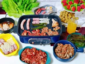 放上各种准备好的肉肉，中火煎熟即可。