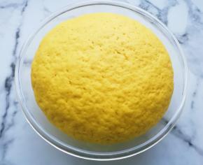 一个小时左右，面团发酵好了。