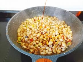 加一点生抽【豆瓣酱咸的，盐可以不放】