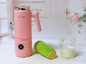 准备食材及臻米迷你破壁机。