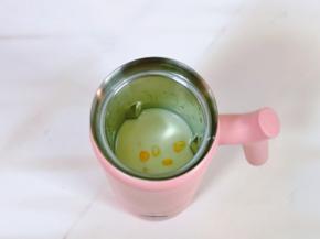 切记不要超出最高水位哈，这款机器内胆采用食品级304不锈钢材质，中层真空保温。