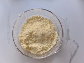 用手搓成粗粒状。