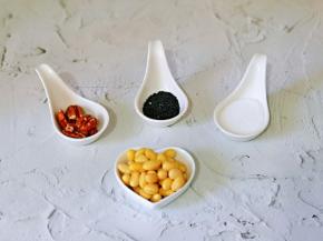 准备好食材，黄豆提前泡发，我泡了一夜。