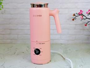 将破壁机链接电源。