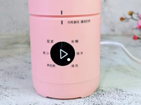 使用好后，机器中装入清水，启动自动清洗功能，洗好后，百洁布擦一下就干净啦！