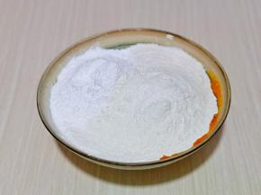 再加入面粉，糯米粉，玉米面粉，用筷子搅拌均匀至无干粉。