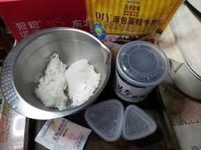 准备好食材，白米饭直接用高压锅提前焖熟放凉。