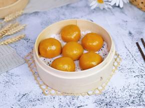 在东北每年冬天家家户户都会蒸粘豆包。