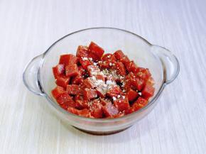 加入番薯粉，再淋一点橄榄油。