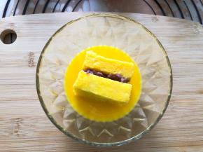 吐司裹上一层蛋液