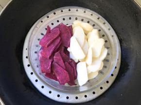 紫薯和芋头切片蒸熟蒸软