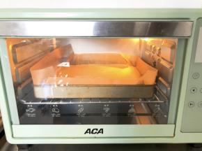 放入预热好的烤箱中层，170度20分钟