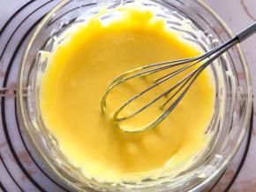 Z字型搅拌至无颗粒顺滑状态