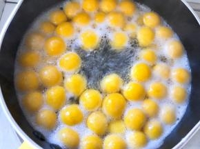 放入锅中煮至浮起，再煮1分钟即可