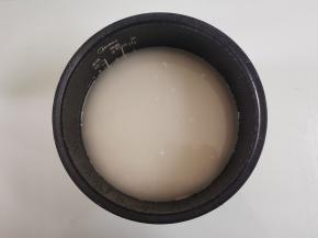 水大概比米高约三公分这样闷出的糯米饭软硬适中