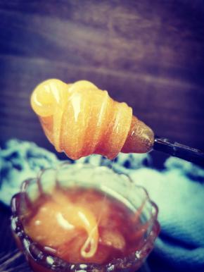 冷却后会变硬，用筷子卷出一团吃，超级过瘾