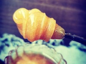 冷却后会变硬，用筷子卷出一团吃，超级过瘾